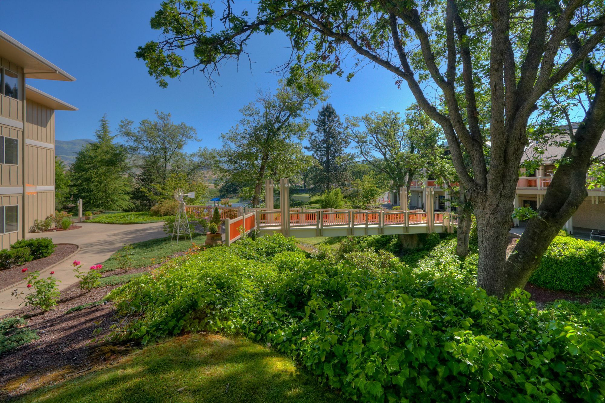 Ashland Hills Hotel & Suites Exterior foto